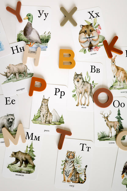 Animal alphabet cards with wooden Cyrillic letters — Russian alphabet cards